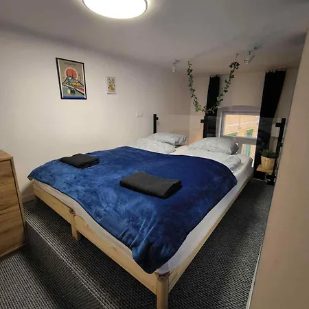 Eden's Golden Gallery Loft 아파트