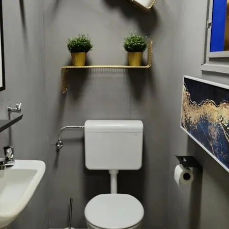 Eden's Golden Gallery Loft