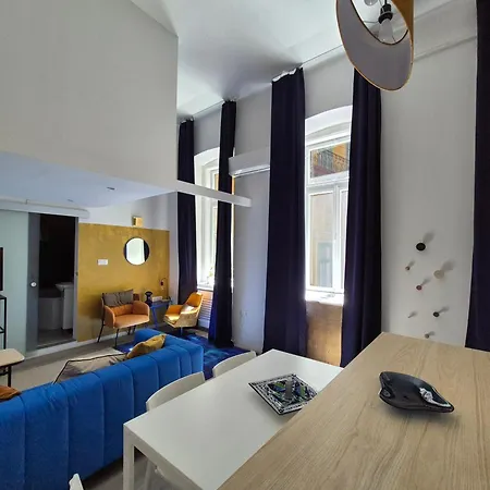 Eden's Golden Gallery Loft Apartman *