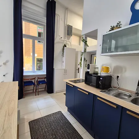 Eden's Golden Gallery Loft Apartman