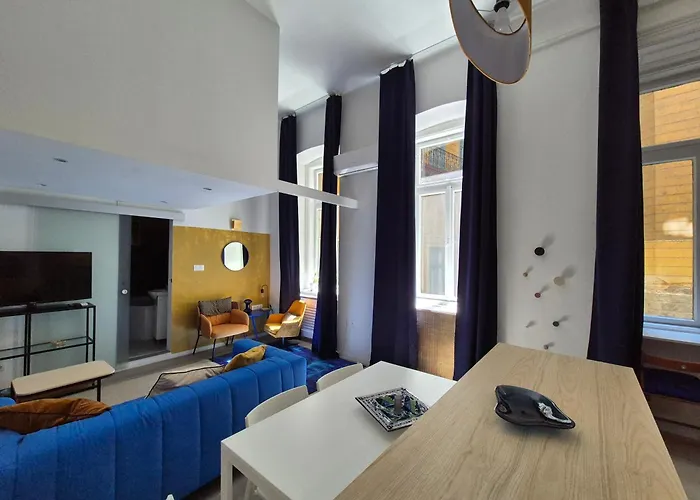 Eden's Golden Gallery Loft Daire *