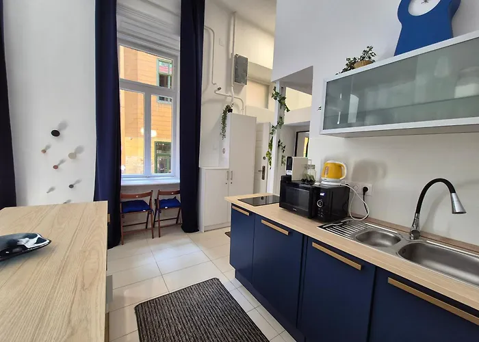 Eden's Golden Gallery Loft Apartman